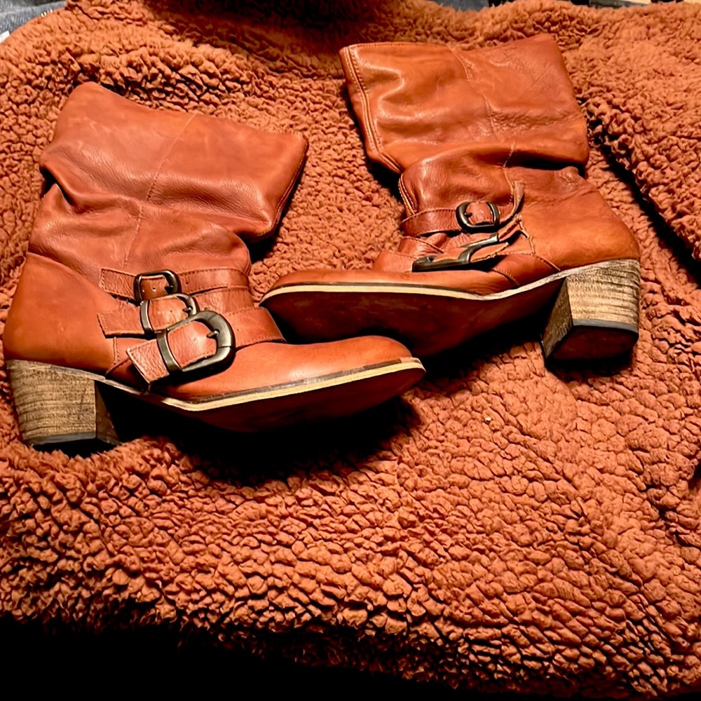 Heeled boots good quality, and is a great buy.